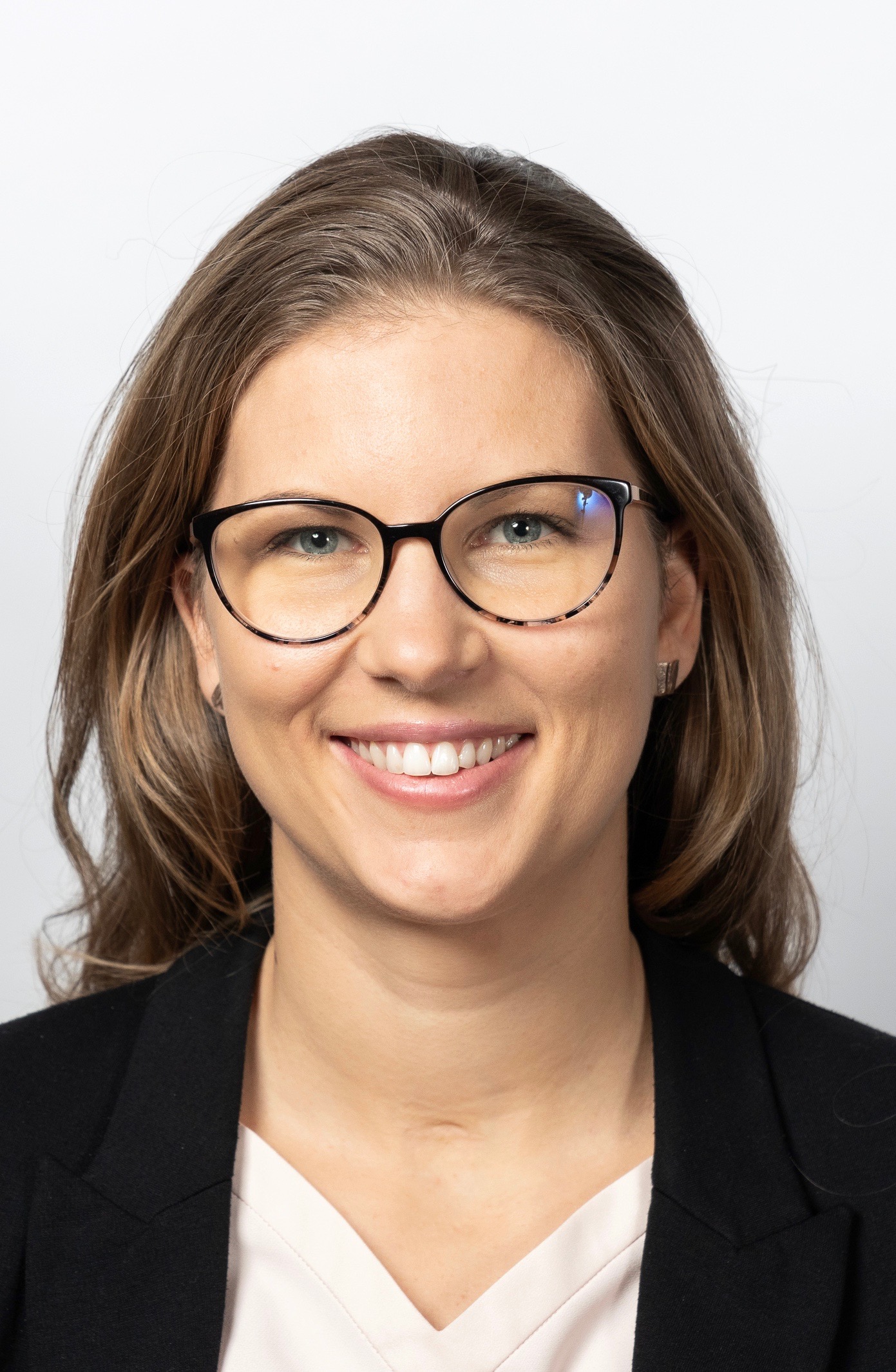 Janine Lutz Neu Im Social-Media-Team Von IRF Reputation - Kleinreport.ch