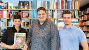 Das neue Team von «Natürlich»: Die Leiterin des Verlags Werd & Weber, Annette Weber-Hadorn (l.), Samuel Krähenbühl (Chefredaktor) und Dyami Häfliger-Hadorn (Stv. Verlagsleiter)... (Bild: Verlag Werd & Weber)