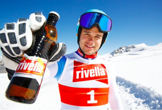 Bereits in der Vergangenheit war Rivella das offizielle Getränk der Schweizer Ski-Profis... (Bild: zVg)