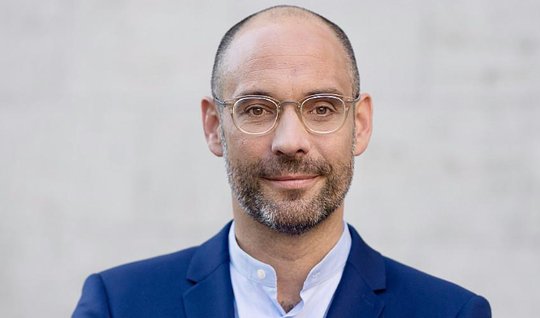 Der neue Direktor von GastroSuisse war auch schon mal Vorstandsmitglied bei Telesuisse sowie Programmleiter von SRF 3...            (Bild: zVg)