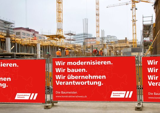 Baumeisterverband wirbt auf Baustellen für seine bevorzugten Kandidatinnen und Kandidaten... (Bild: © Schweizerischer Baumeisterverband)