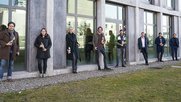 Daniel Kobi, Anne Chapuis, Julia Dürr, Martin Walthert, Severin Keller, Christian Brändle (Museum für Gestaltung), Flurin Spring, APG-CEO Markus Ehrle sowie Urs Ramsauer von der APG... (v. l.)