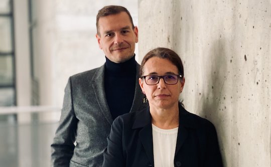 Kim Engels (l.) und Nicole Menini arbeiten seit 2018 bei der Agenturgruppe IPG Mediabrands...