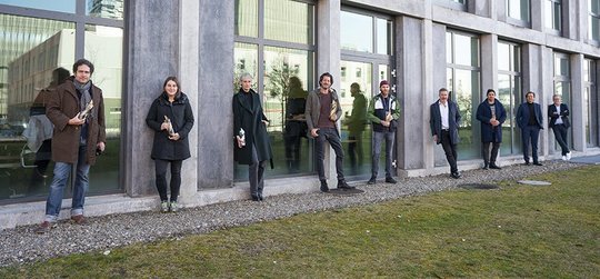 Daniel Kobi, Anne Chapuis, Julia Dürr, Martin Walthert, Severin Keller, Christian Brändle (Museum für Gestaltung), Flurin Spring, APG-CEO Markus Ehrle sowie Urs Ramsauer von der APG... (v. l.)