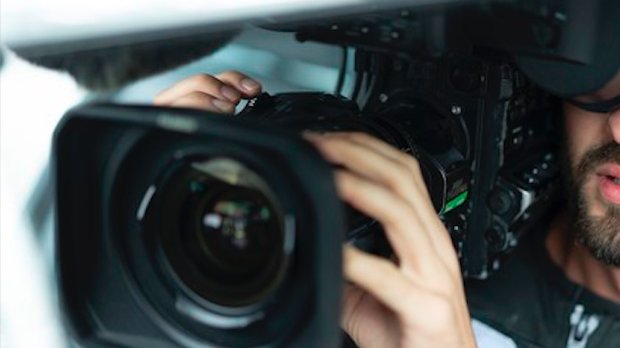 Produktionsfirmen und Regisseurinnen sollen dank verbindlichen Regeln künfig auf Augenhöhe mit der SRG verhandeln können... (Bild: © SRG/zVg)