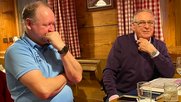 «Eine Kulisse, die auf der ganzen Welt gesucht - und nirgends gefunden werden kann»: Adolf Ogi (r.) und Swiss Ski-Direktor Bernhard Aregger. (Bild © A.H.)