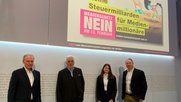 Das Referendumskomitee bringt sich in Stellung: Hans-Ulrich Bigler, Peter Weigelt, Evelyn Motschi und Philipp Gut (v.l.n.r.). (Bild zVg)