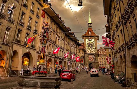 Das städtische Reklamereglement schränkt Werbung in der Berner Bilderbuch-Altstadt bereits heute stark ein... (Bild © bern.com)