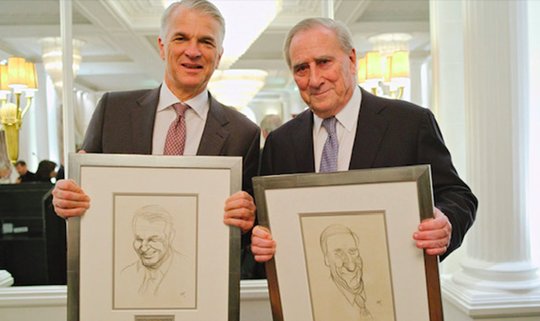 Der Ringier-Wirtschaftstitel bindet dem UBS-Chef Ermotti (links) und dem Autoimport-Pionier Frey ein Kränzchen... (Bild: zVg)