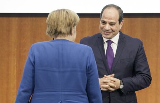 Freundlicher Empfang im Jahr 2019: Die ehemalige Bundeskanzlerin Angela Merkel begrüsst den ägyptischen Präsidenten Abdel Fattah al-Sisi…        (Bild: RSF, Thomas Imo)