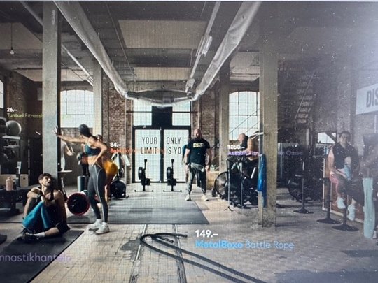 Gesünder, fitter, stärker - und nie ohne Muttermilchshake. Galaxus nimmt den Fittneswahn auf die Schippe... (Bild: Screenshot)