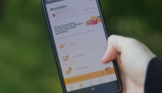 Die Bestell-App von McDonald’s sorgte für viel Werbedruck... (Bild: Screenshot Youtube)