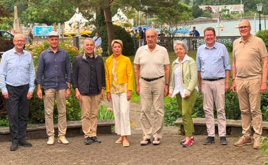 Bundeskanzler Viktor Rossi (l.) sowie die Bundesräte Beat Jans, Ignazio Cassis, Karin Keller-Sutter, Guy Parmelin, Elisabeth Baume-Schneider, Albert Rösti und Martin Pfister... (Bild: © Klein Report)