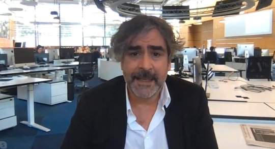 Deniz Yücel äussert sich zum Urteil aus dem Newsroom in Berlin...