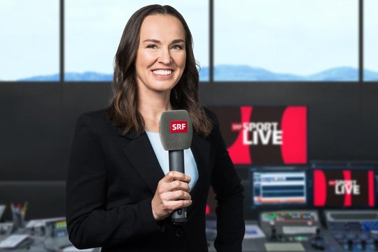 Martina Hingis ist erwachsen geworden. Und damit auch ihre Aussprache als Tennis-Kommentatorin bei SRF....     (Bild: SRF)