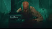 Bruce Willis überlebt dank der Batterie «DieHard»... 