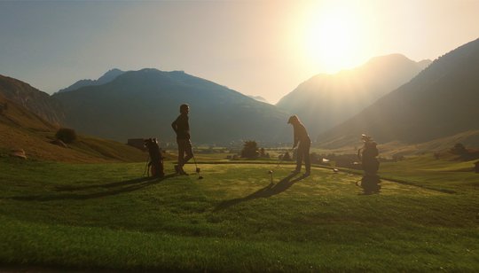 Der Imagefilm wird untermalt mit Andermatts Genuss-Erlebnissen abseits des Golfplatzes, die alle zu dieser Ruhe beitragen und so zum perfekten Golferlebnis führen... (Bild: © Filmgerberei)