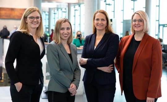 Das Kommunikationsteam von Zürich Kloten: Bettina Kunz, Elena Stern, Manuela Staub und Jasmin Bodmer-Breu (v.l.n.r.; Bild zVg)