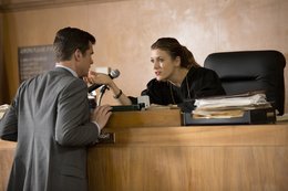 Kate Walsh als Richterin in «Bad Judge»