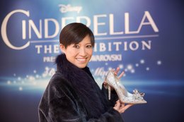 Sandra Choi mit ihrem «Cinderella»-Schuh