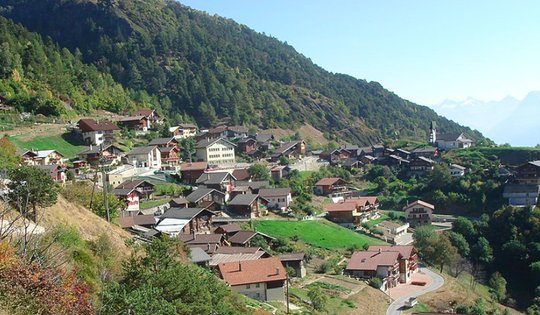 Ein Kraut gegen die Abwanderung: Bratsch im Oberwallis putzte mit digitalem Pioniergeist seine Schule heraus und lockte damit neue Familien an.