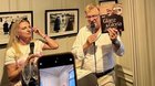Gratis-Bücher am VIP-Anlass: Claudio Righetti (r.) und Paola Biason treiben Verleger Lukas Heim zur Weissglut...     (Bild: zVg)