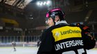 Die Eishockey-Partie gegen die ZSC Lions steht im Zeichen der Gleichstellung, dran glauben musste das PostFinance-Logo... (Bild: zVg)