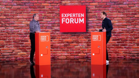 Tim Hess (r.), Mitgründer von Librio, erzählt Wolfgang Kons (l.) vom Erfolg von TV-Werbung... (© Bild: Screenforce)