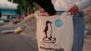 Die neu gestylte Aktion sagt dem Müll am Basler Rheinufer den Kampf an... (Bild: Screenshot Vimeo)