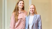 Unterstützen neu den Verein Qualität im Journalismus: Valeria Aiello (l.) und Charlotte Widmaier. (Bild: QuaJou/Anja Wurm)