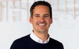 Gruener ist Chief Transformation Officer...