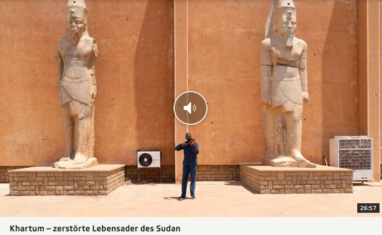 Die Afrika-Korrespondentin von Radio SRF Sarah Fluck gewinnt den Hauptpreis des Vereins real21... (Bild: Screenshot srf.ch)