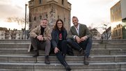 Die Geschäftsleitung von Mediawolf: Marc Görtz, Dietlinde Stroh, Björn Hering (r.) auf den Treppen nach oben in Köln...          (Bild: zVg)