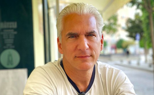 «Wenn man die Fehlinformationen entfernt, bleibt nicht mehr viel übrig, worüber man berichten könnte», sagt Miguel Esteban, der den Opernstar Anna Netrebko managt... (Bild: zVg / © Yanny Tokyo)