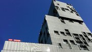 SRF Kultur organisiert ihre Redaktionen konsequent nach Themen und nicht mehr nach Sendungen: Das Meret-Oppenheim-Hochhaus in Basel. (Bild © SRF)