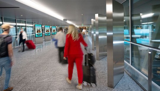 Die neuen Screens sollen gemäss APG über 60 Prozent der abfliegenden Passagiere erreichen... (Bild: APG)