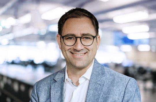 Roger Elsener, bisher CEO von Zattoo, schaffte im zweien Anlauf den Sprung auf den SRF-Posten...   (Bild: SRF/zVg)