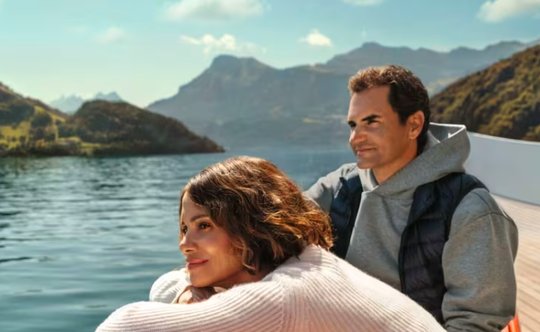 Auf dem Vierwaldstättersee unterwegs: Tennis-Ass Federer und Oscar-Gewinnerin Berry... (Bild: zVg / © ST)