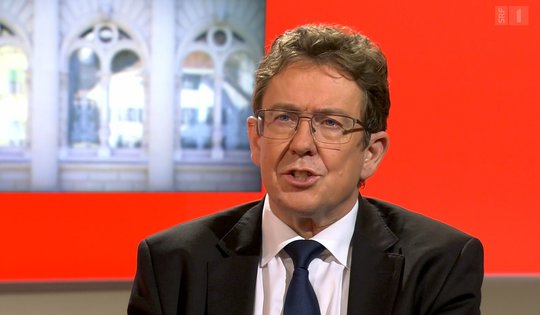 Bundesrat Albert Rösti will die Serafe-Gebühren per Verordnung senken... (Bild: Screenshot SRF)