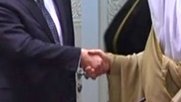 Kein Problem: Handshake zwischen Männern