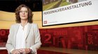 «Die Trennung der Chefredaktionen ist nicht mehr zeitgemäss und im Tagesgeschäft zunehmend hinderlich», kommuniziert Nathalie Wappler… (Bild: © SRF)