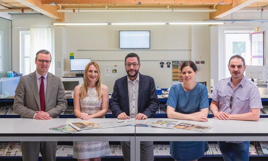 Daniel Bargetze, CEO der Vaduzer Medienhaus AG mit der neuen Chefredaktion: Dorothea Alber, Patrik Schädler, Valeska Blank und Piero Sprenger (v.l) (Bild © Daniel Schwendener)