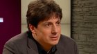 Der Literaturwissenschaftler Philipp Theisohn (Bild) kritisierte an der Generalversammlung die Machtballung hinter der Künstlichen Intelligenz... (Bild: Screenshot srf.ch)
