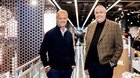 Besiegeln die Zusammenarbeit für die nächsten zehn Jahre: Direktor von Swiss Olympic, Roger Schnegg (l.), und Horst Hauer, CEO von Ochsner Sport... (Bild: zVg)