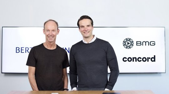 Bertelsmann-CEO Thomas Rabe (l.) und Thomas Coesfeld, CEO von BMG und designierter CEO von Bertelsmann: «Für BMG ist heute ein historischer Tag»...    (Bild: Bertelsmann/Jan Voth)