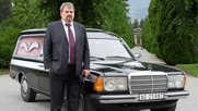 Mike Müller raucht auch neben Leichen