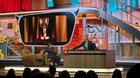  Moderator Sebastian Pufpaff brillant wie immer im Interview mit seine Schweizer «Chefin» Andrea Haemmerli von ProSiebenSat1 Schweiz im Total-TV-Bühnenset...  (Bild: Klein Report)