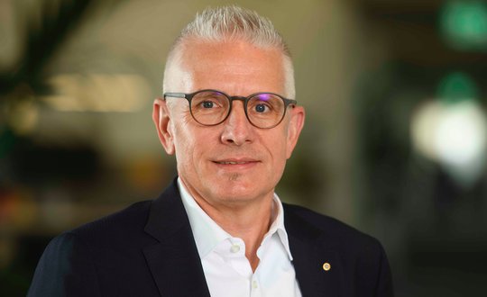 «Bei der Elektromobilität ist das Bedürfnis nach zuverlässiger Information sehr hoch», sagt Bernhard Bieri, Leiter des Geschäftsbereichs Club des Touring Club Schweiz (TCS)... (Bild: zVg)
