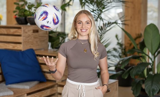 Ana Maria Marković: «Ich bin in der Schweiz geboren und mit dem Fussball gross geworden. Es bedeutet mir unglaublich viel, meine persönliche Sicht als aktive Spielerin einbringen zu können...»   (Bild: zVg)