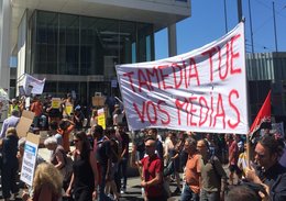 Streikende vor dem Tamedia-Sitz in Lausanne